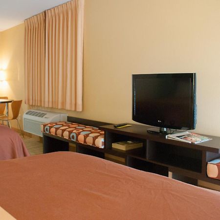 Hotel Super 8 By Wyndham Indio Exterior foto