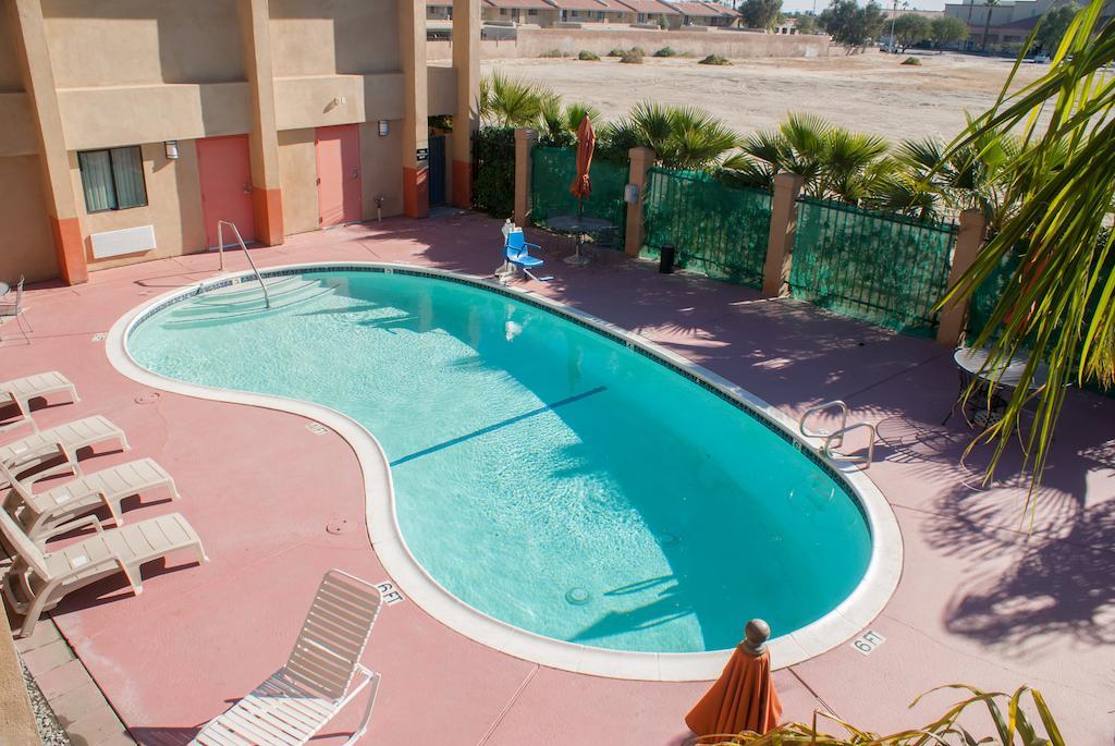 Hotel Super 8 By Wyndham Indio Exterior foto