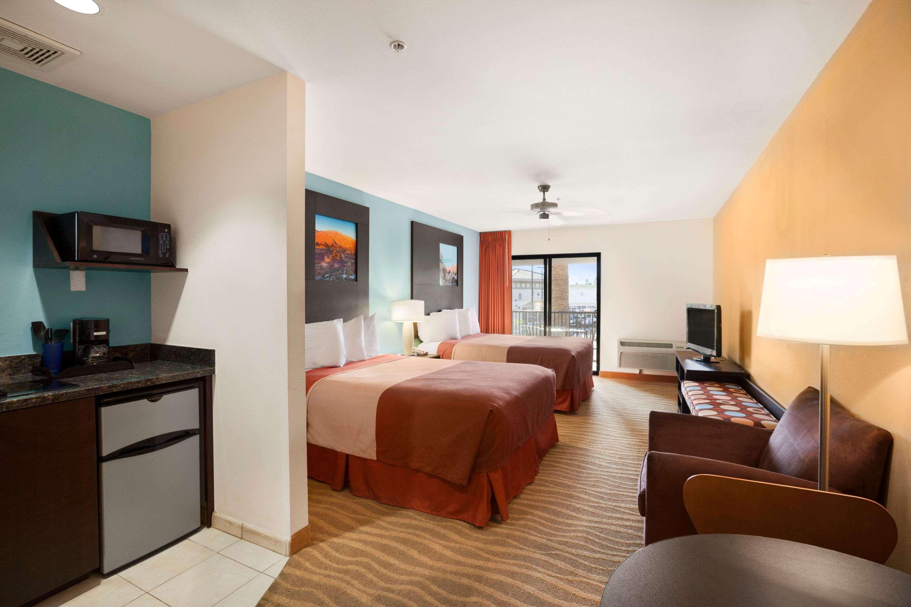 Hotel Super 8 By Wyndham Indio Exterior foto