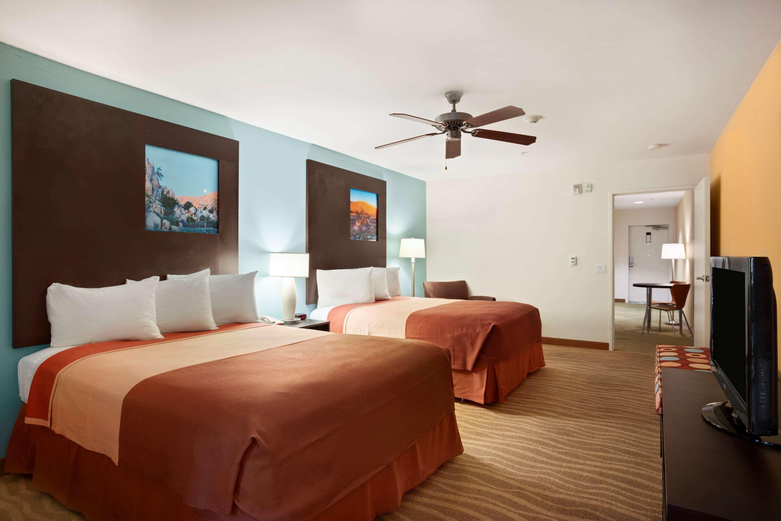 Hotel Super 8 By Wyndham Indio Exterior foto