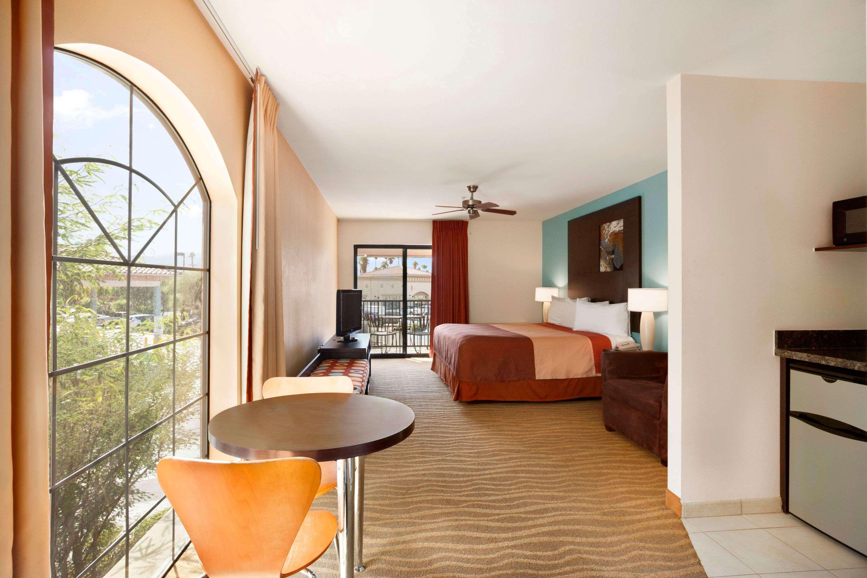 Hotel Super 8 By Wyndham Indio Exterior foto