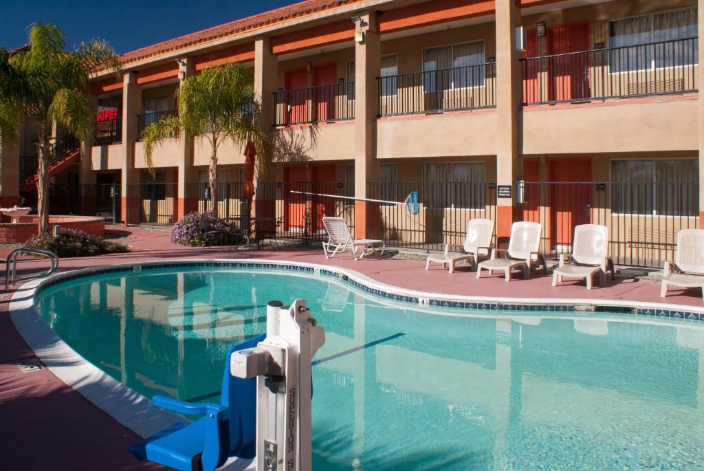 Hotel Super 8 By Wyndham Indio Exterior foto