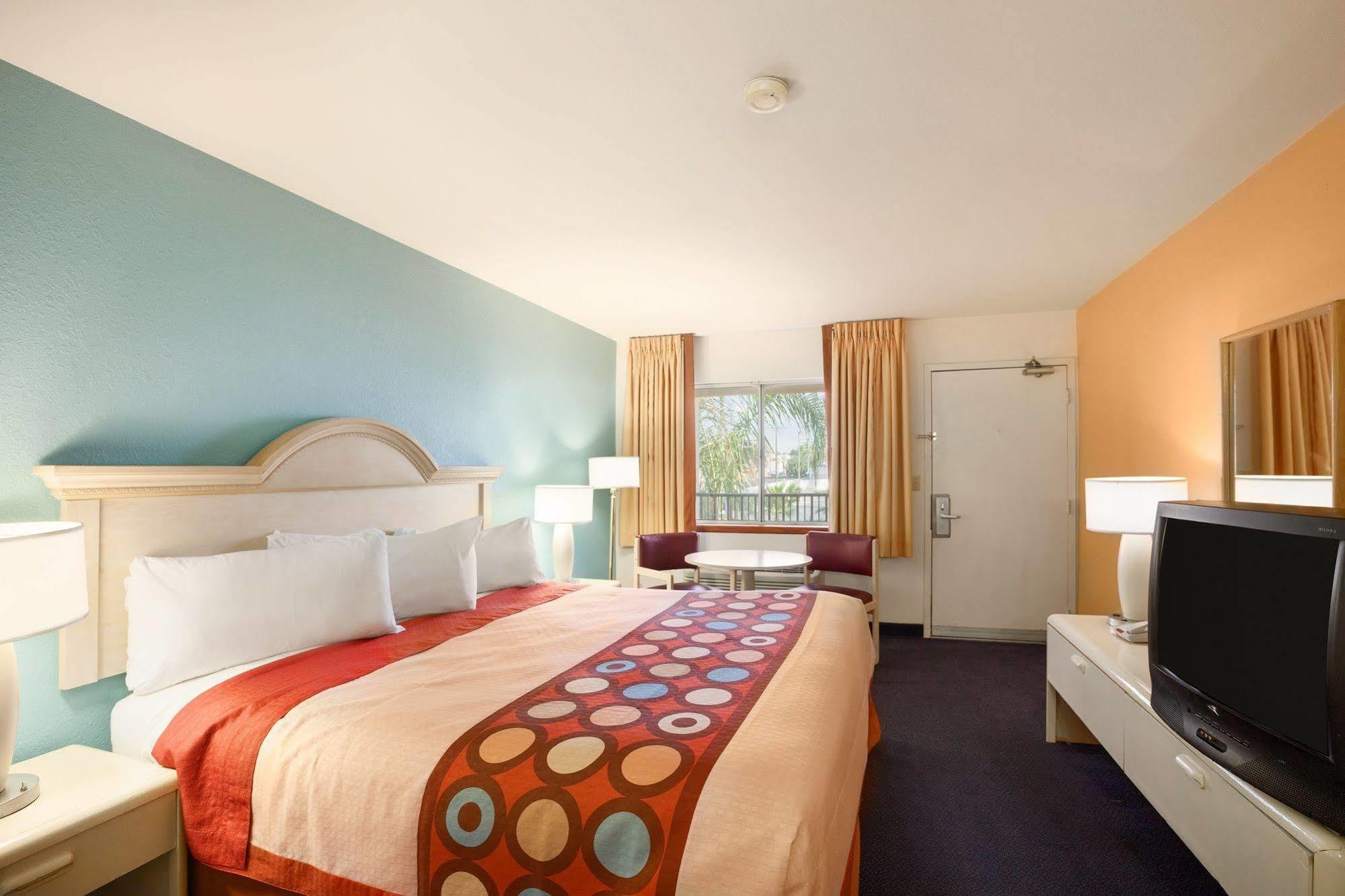 Hotel Super 8 By Wyndham Indio Exterior foto